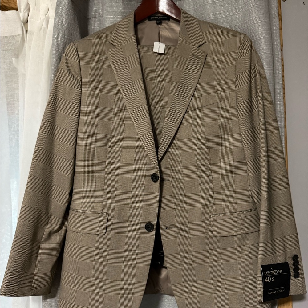 Banana Republic Factory Beige/Light Brown Checkered two piece suit.